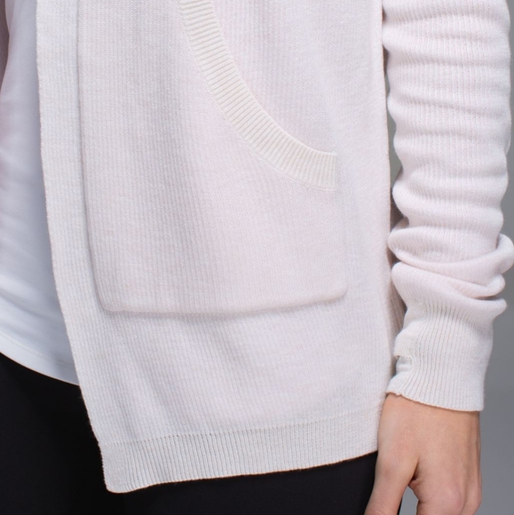 Lululemon Cabin Yogi Wrap in Heathered White / Neutral Blush - Picture 4 of 13